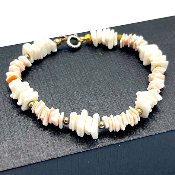 Hawaiian Puka Shell Bracelet White Peach Golden 7" - Picture 1 of 4